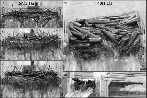 Modèle réduits de barrage souple et d’écoulements chargés de bois flottants © INRAE