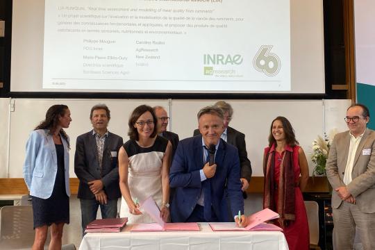 Pour ses 60 ans, Bordeaux Sciences Agro renforce ses liens avec INRAE et signe deux conventions de coopération scientifique 