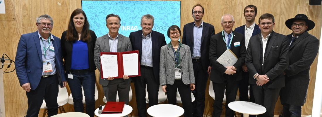 illustration Signature d’un partenariat entre le groupe InVivo et INRAE : pour des innovations en appui aux transitions agricole et alimentaire 